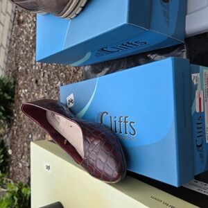 Cliffs by White Mountain Maroon Textured Loafers